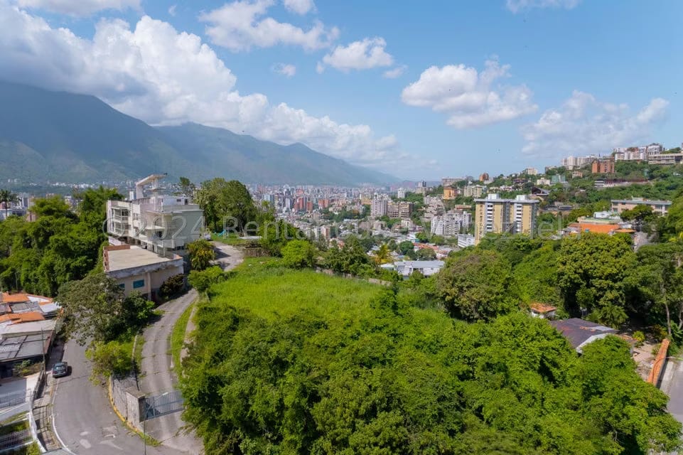 Terreno (Comercial) en Venta en Colinas de Los Chaguaramos, Distrito Metropolitano - 8