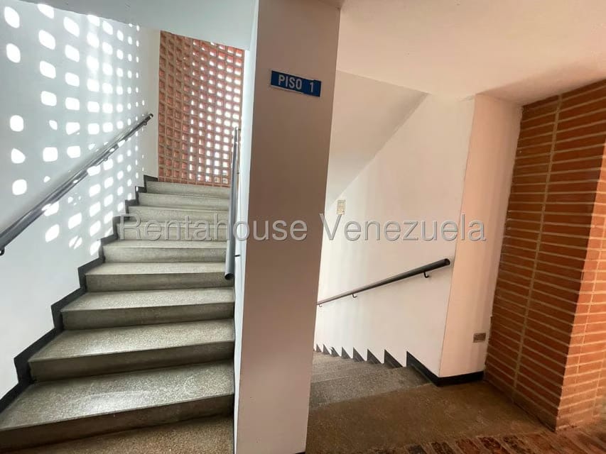 Apartamento (1 Nivel) en Alquiler en El Rosal, Distrito Metropolitano - 16