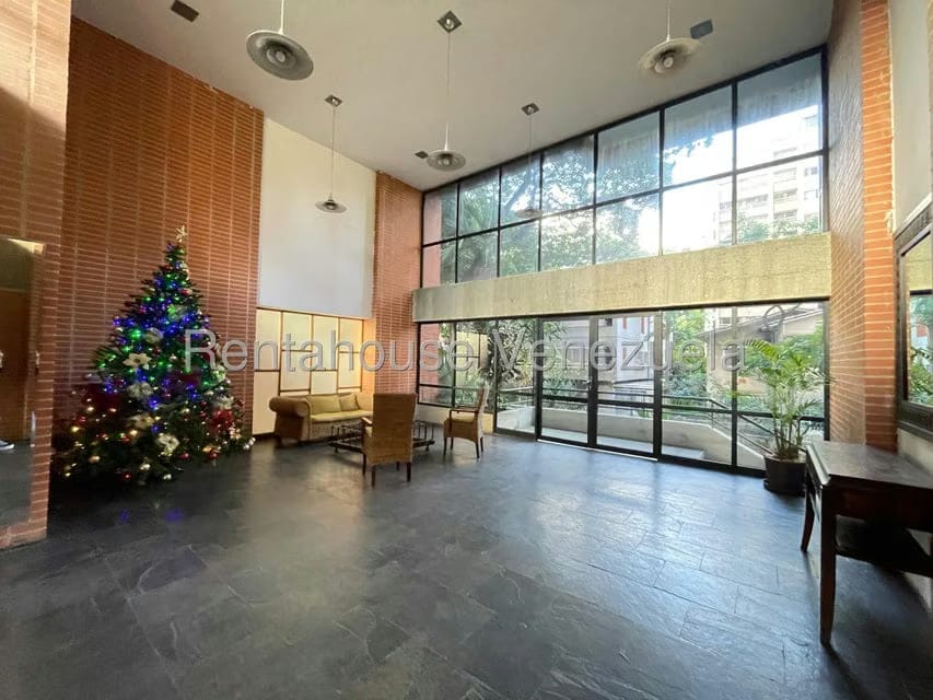 Apartamento (1 Nivel) en Alquiler en El Rosal, Distrito Metropolitano - 4