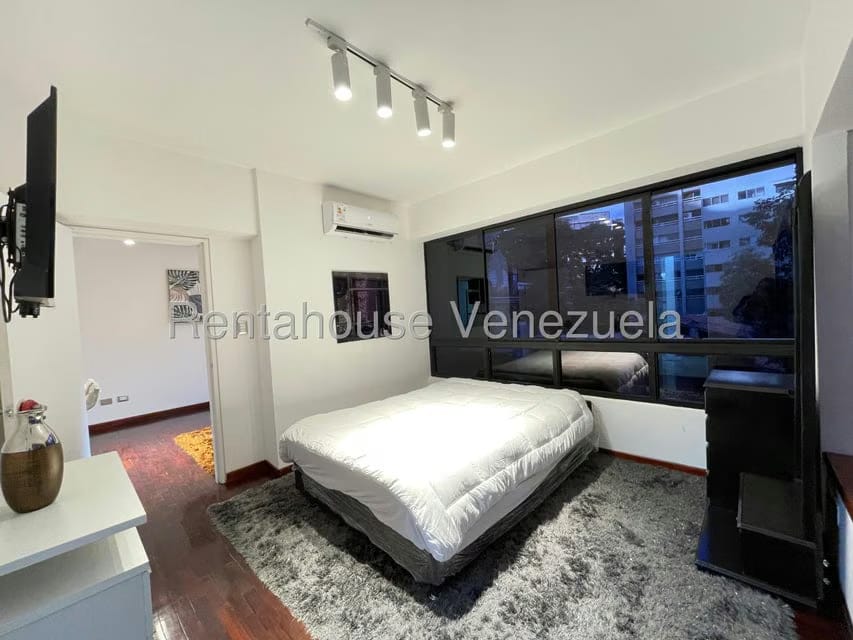 Apartamento (1 Nivel) en Alquiler en El Rosal, Distrito Metropolitano - 31