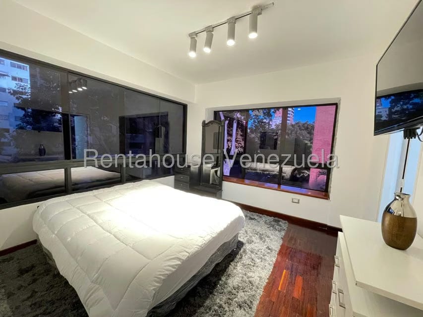 Apartamento (1 Nivel) en Alquiler en El Rosal, Distrito Metropolitano - 32