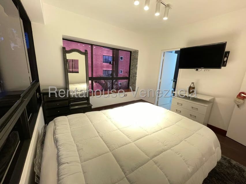 Apartamento (1 Nivel) en Alquiler en El Rosal, Distrito Metropolitano - 33