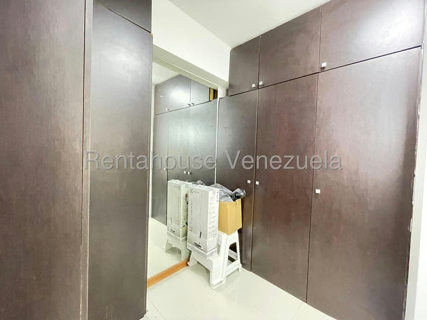 Apartamento (1 Nivel) en Alquiler en El Rosal, Distrito Metropolitano - 35