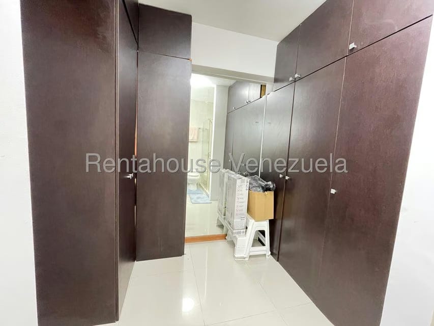 Apartamento (1 Nivel) en Alquiler en El Rosal, Distrito Metropolitano - 36