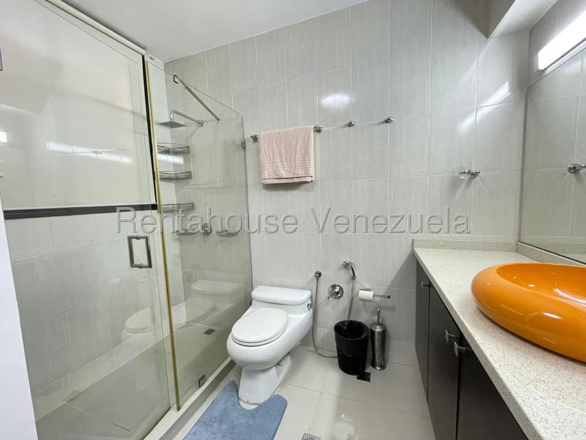 Apartamento (1 Nivel) en Alquiler en El Rosal, Distrito Metropolitano - 37