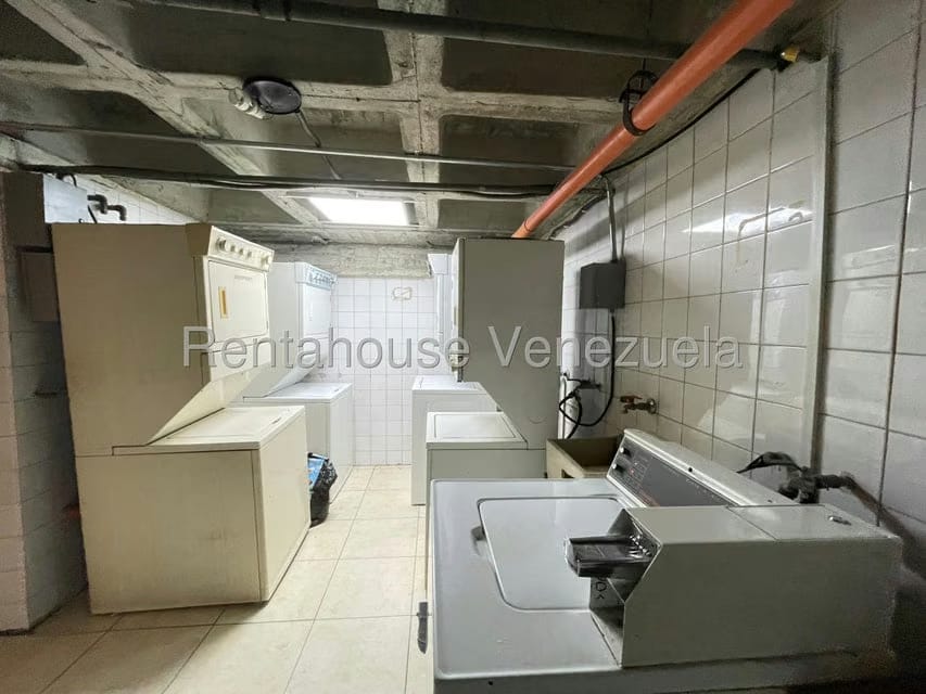 Apartamento (1 Nivel) en Alquiler en El Rosal, Distrito Metropolitano - 40