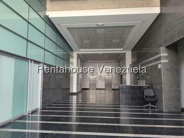 Comercial (Local Comercial) en Alquiler en La Urbina, Distrito Metropolitano - 3