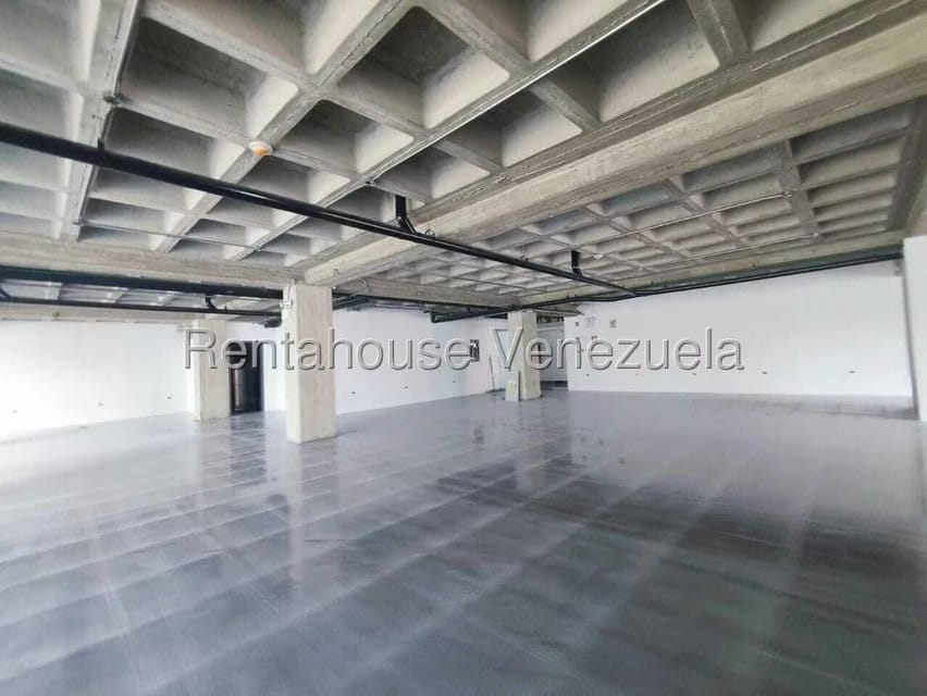 Comercial (Local Comercial) en Alquiler en La Urbina, Distrito Metropolitano - 5