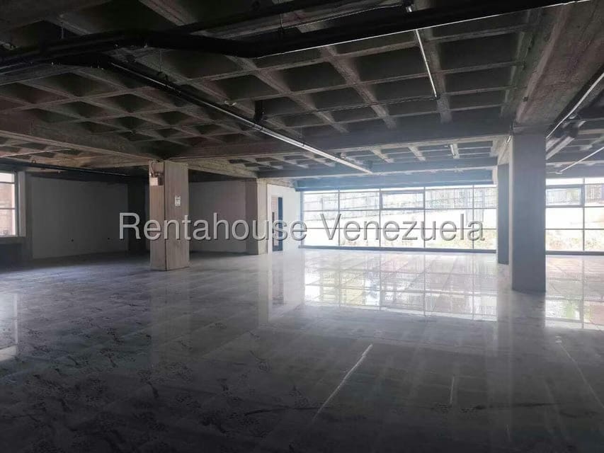 Comercial (Local Comercial) en Alquiler en La Urbina, Distrito Metropolitano - 6
