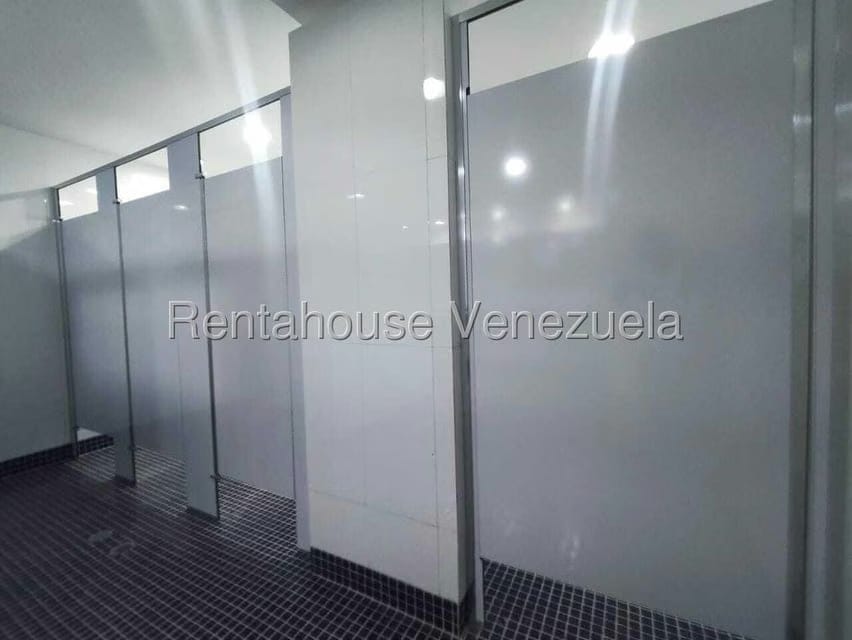 Comercial (Local Comercial) en Alquiler en La Urbina, Distrito Metropolitano - 10
