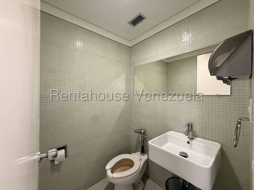 Comercial (Local Comercial) en Venta en La Lagunita Country Club, Distrito Metropolitano - 24