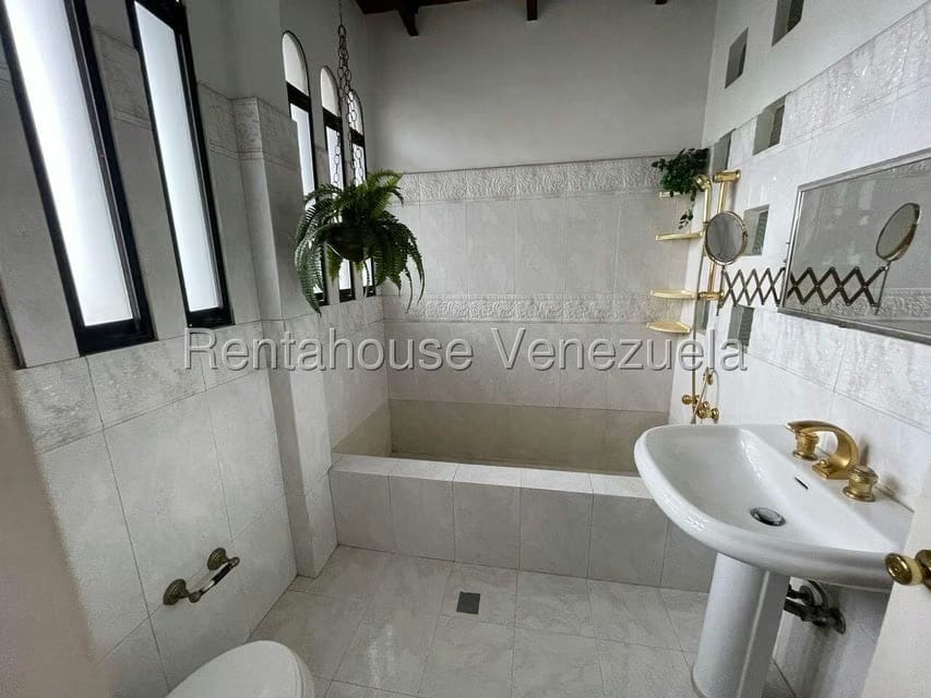 Casa (Multipes Niveles) en Venta en El Marques, Distrito Metropolitano - 41