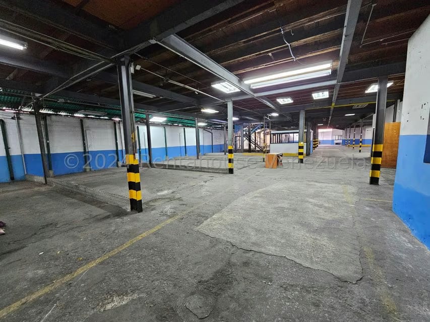 Comercial (Galpon - Deposito) en Venta en La California Norte, Distrito Metropolitano - 4