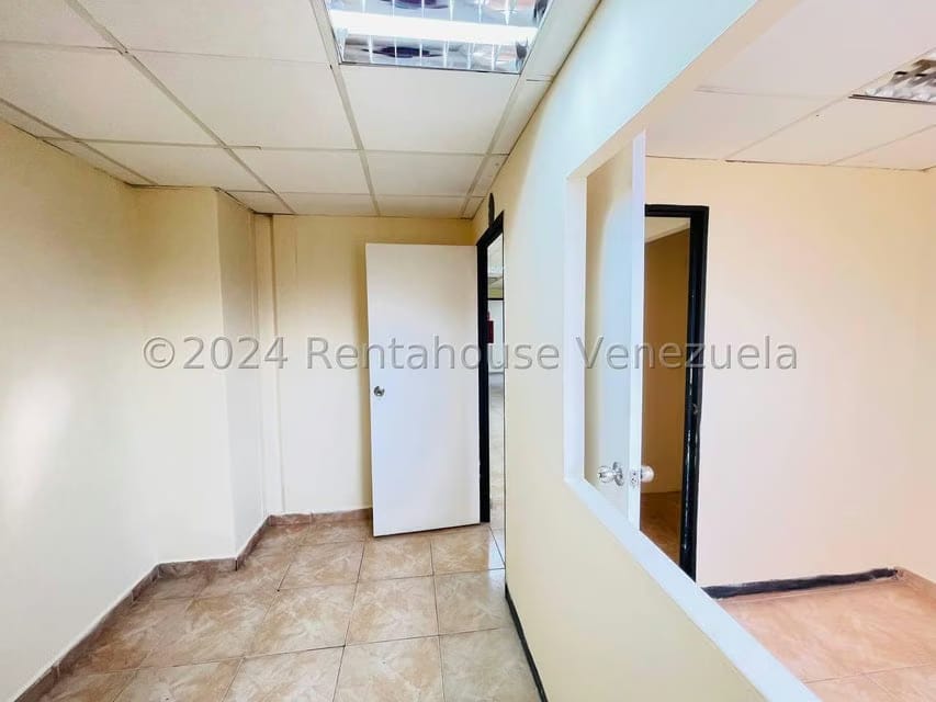 Comercial (Oficina) en Alquiler en Avenida Bolivar, Aragua - 14