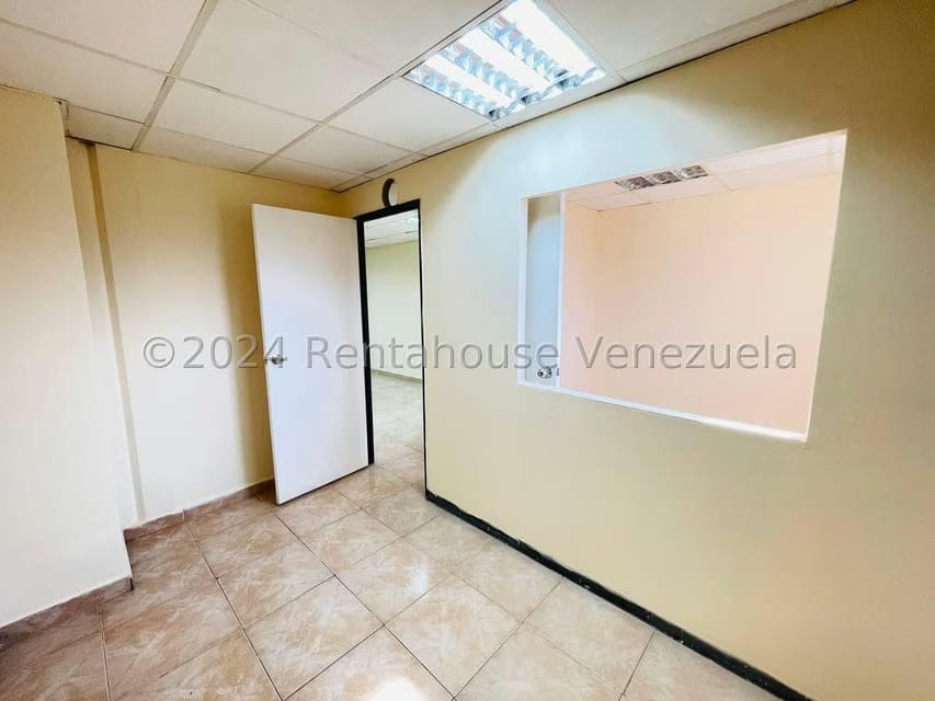 Comercial (Oficina) en Alquiler en Avenida Bolivar, Aragua - 15