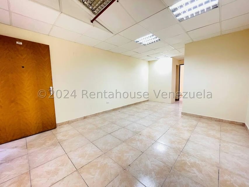 Comercial (Oficina) en Alquiler en Avenida Bolivar, Aragua - 5