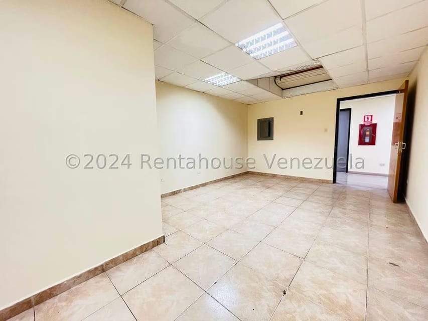 Comercial (Oficina) en Alquiler en Avenida Bolivar, Aragua - 8