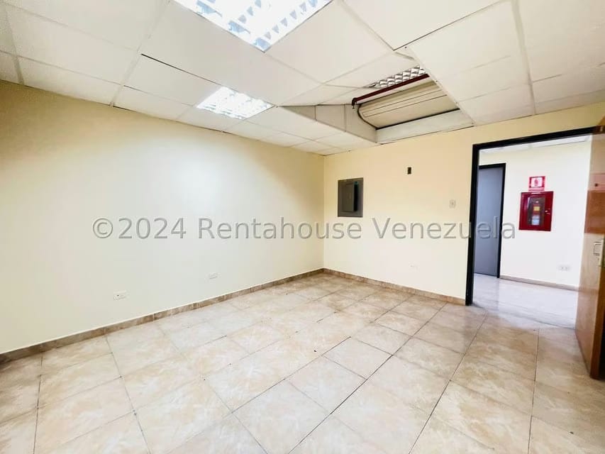 Comercial (Oficina) en Alquiler en Avenida Bolivar, Aragua - 9