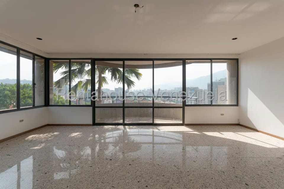 Apartamento (1 Nivel) en Venta en Lomas de Las Mercedes, Distrito Metropolitano - 2