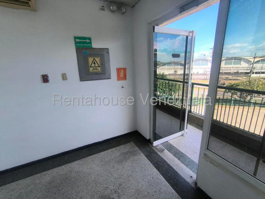 Comercial (Oficina) en Alquiler en Zona Industrial, Carabobo - 4
