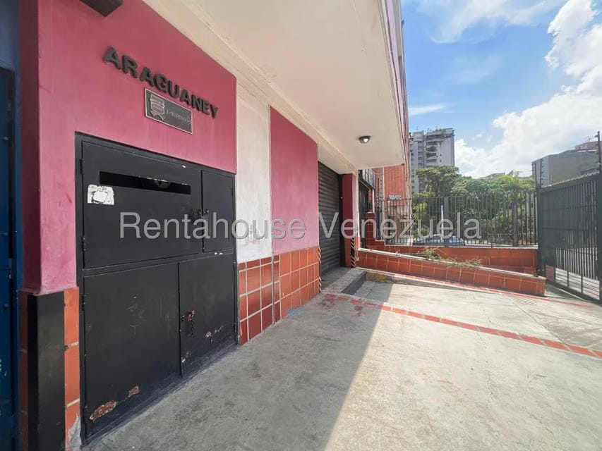Comercial (Edificio) en Alquiler en La Urbina, Distrito Metropolitano - 2