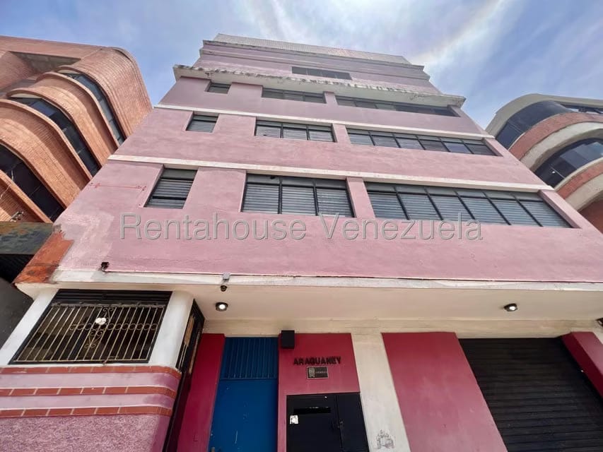 Comercial (Edificio) en Alquiler en La Urbina, Distrito Metropolitano - 3