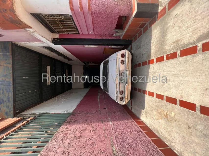 Comercial (Edificio) en Alquiler en La Urbina, Distrito Metropolitano - 4