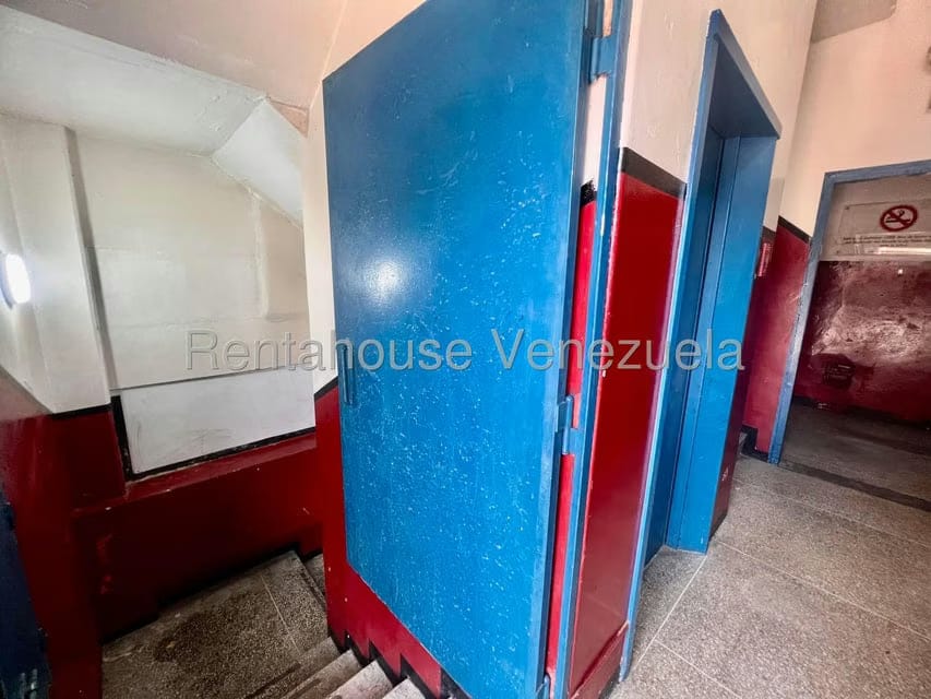 Comercial (Edificio) en Alquiler en La Urbina, Distrito Metropolitano - 5