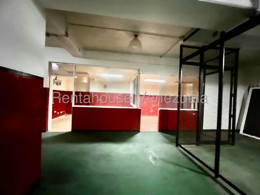 Comercial (Edificio) en Alquiler en La Urbina, Distrito Metropolitano - 9