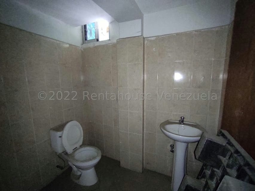 Comercial (Local Comercial) en Venta en Parque Valencia, Carabobo - 110