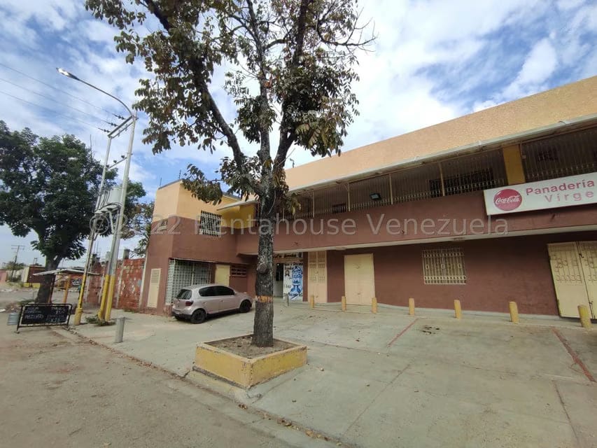 Comercial (Local Comercial) en Venta en Parque Valencia, Carabobo - 205