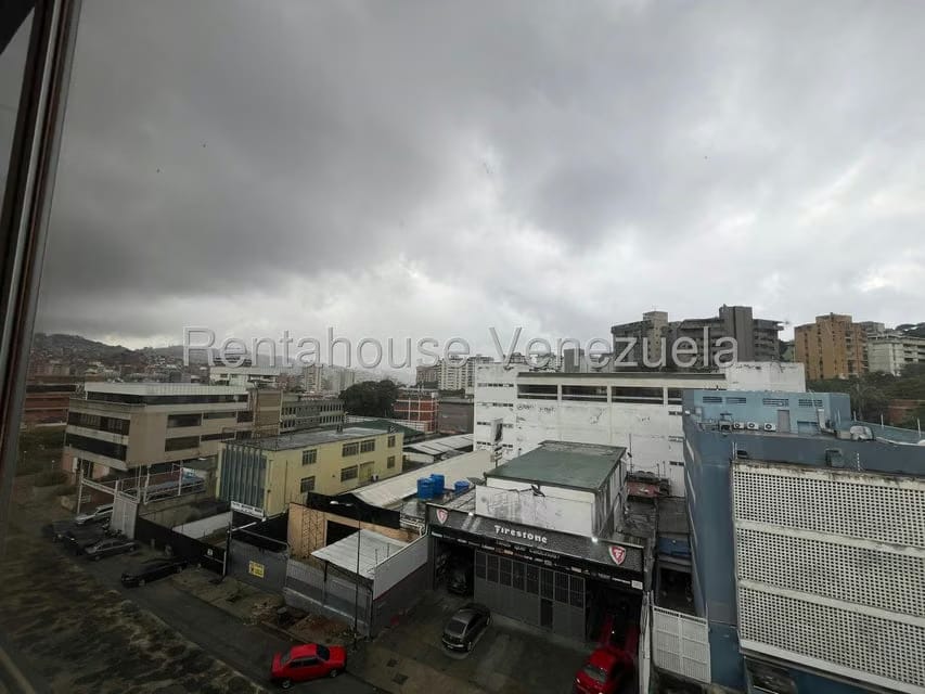 Comercial (Local Comercial) en Alquiler en La Urbina, Distrito Metropolitano - 11