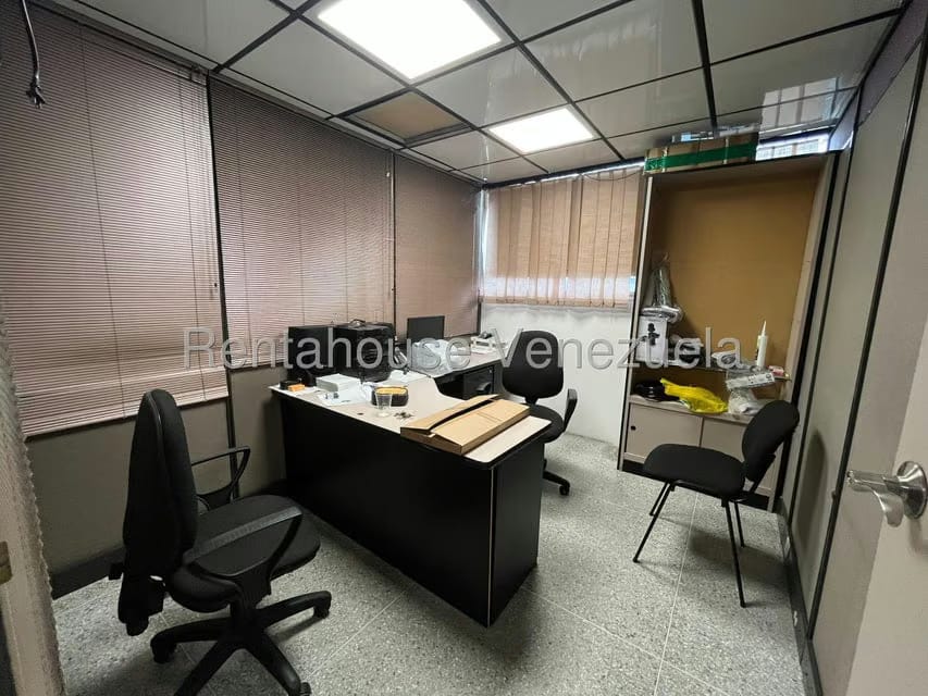 Comercial (Local Comercial) en Alquiler en La Urbina, Distrito Metropolitano - 13