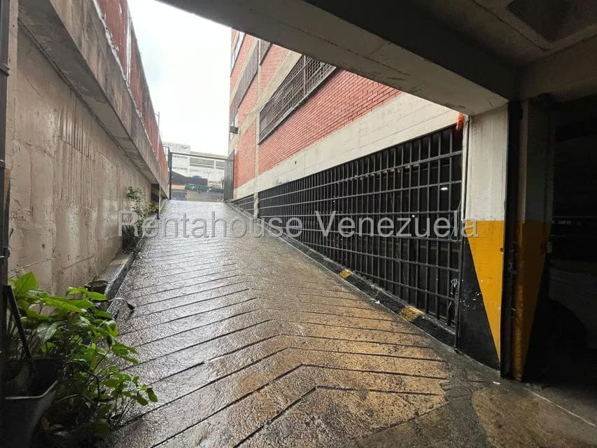 Comercial (Local Comercial) en Alquiler en La Urbina, Distrito Metropolitano - 21