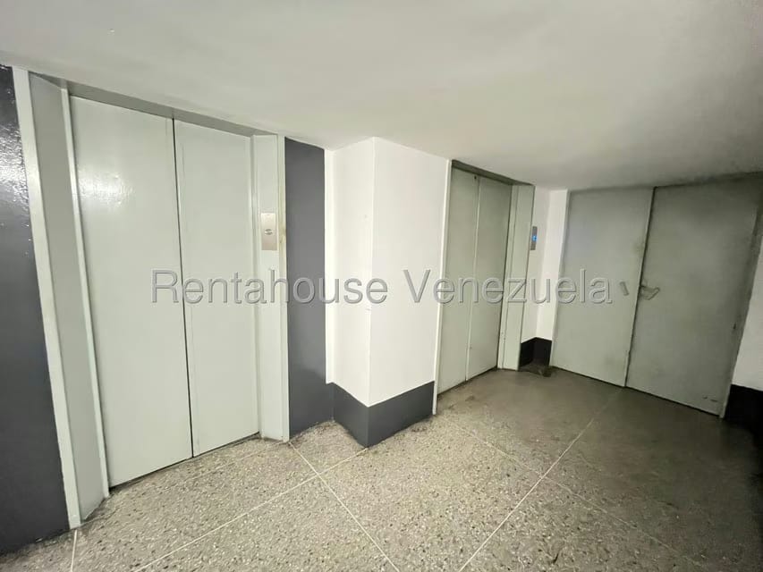 Comercial (Local Comercial) en Alquiler en La Urbina, Distrito Metropolitano - 4