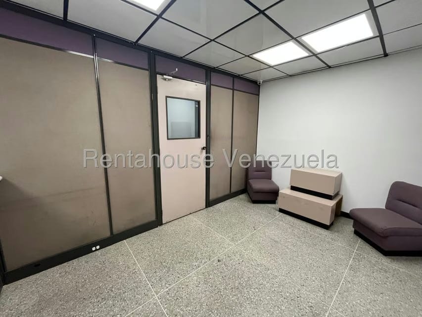 Comercial (Local Comercial) en Alquiler en La Urbina, Distrito Metropolitano - 5