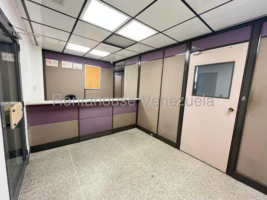 Comercial (Local Comercial) en Alquiler en La Urbina, Distrito Metropolitano - 6
