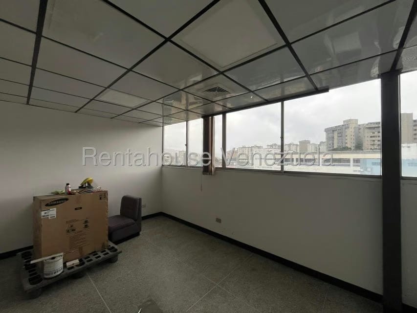 Comercial (Local Comercial) en Alquiler en La Urbina, Distrito Metropolitano - 10