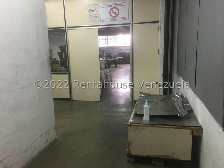 Comercial (Local Comercial) en Venta en Lebrun, Distrito Metropolitano - 2