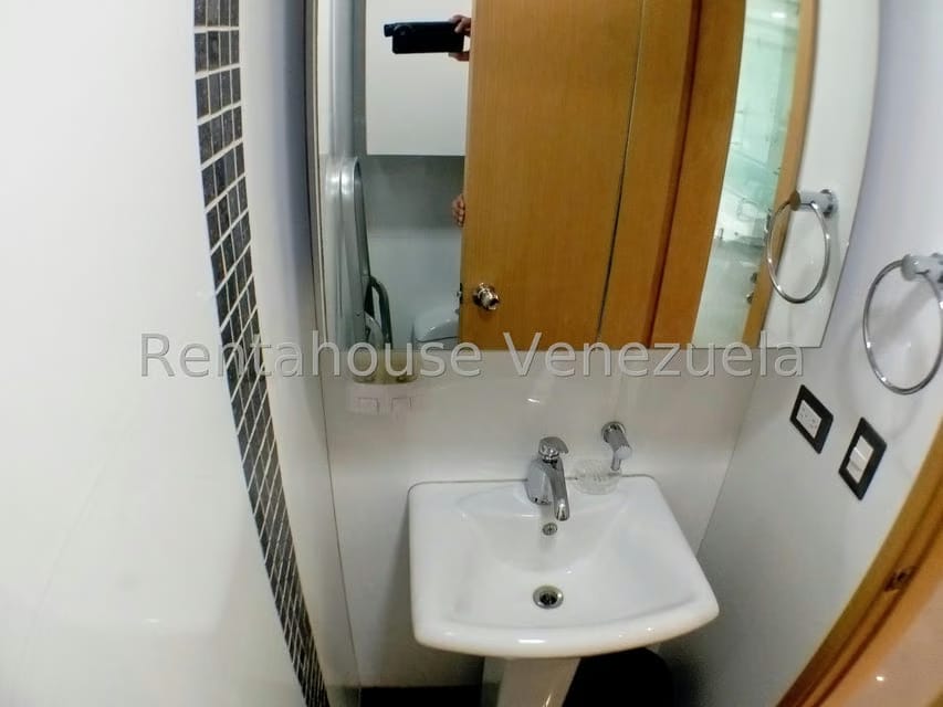 Comercial (Oficina) en Alquiler en Macaracuay, Distrito Metropolitano - 27