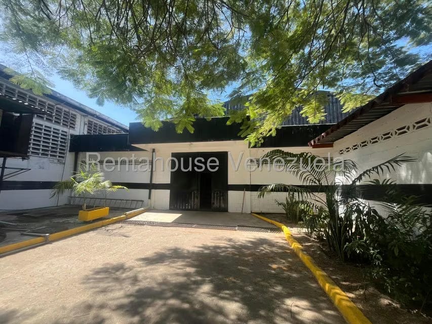 Comercial (Local Comercial) en Alquiler en Zona Industrial San Vicente, Aragua - 3