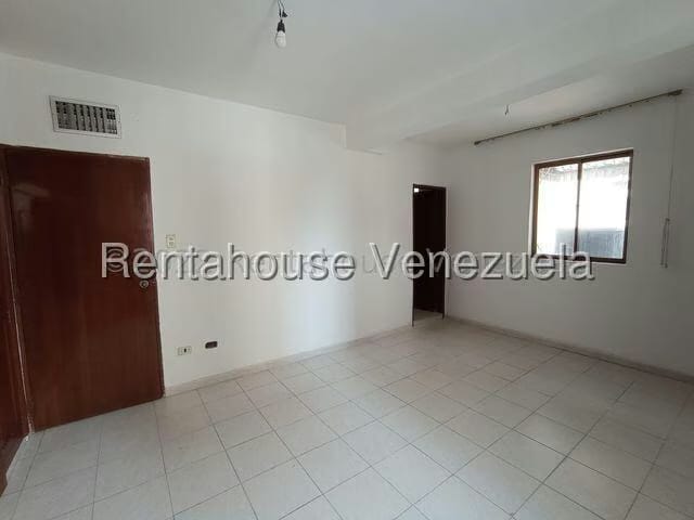 Apartamento (1 Nivel) en Venta en Zona Centro, Aragua - 13
