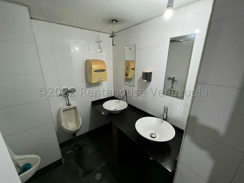 Comercial (Local Comercial) en Venta en Los Palos Grandes, Distrito Metropolitano - 10