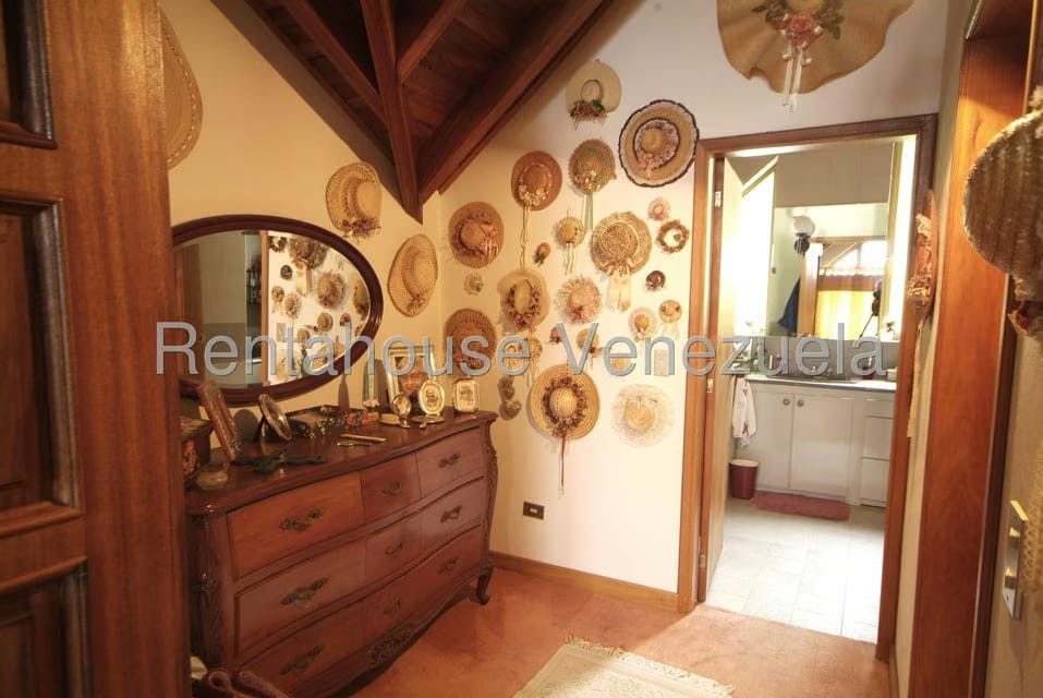 Casa (Multipes Niveles) en Venta en La Colonia Tovar, Aragua - 11