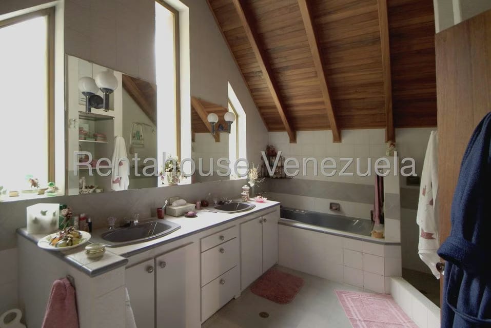 Casa (Multipes Niveles) en Venta en La Colonia Tovar, Aragua - 16
