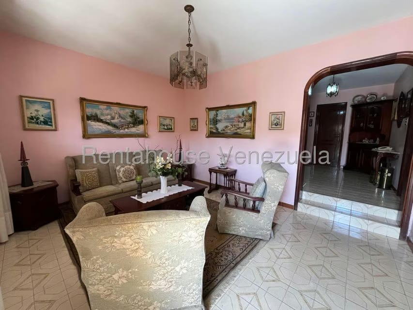 Casa (Duplex) en Venta en Valles de Camoruco, Carabobo - 2