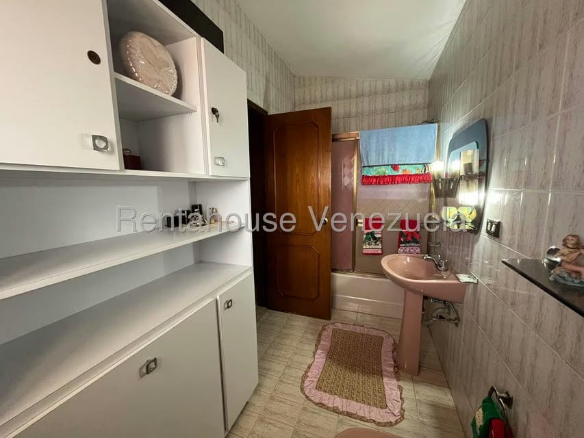 Casa (Duplex) en Venta en Valles de Camoruco, Carabobo - 16