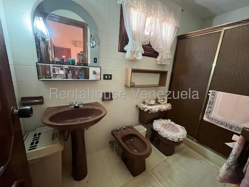 Casa (Duplex) en Venta en Valles de Camoruco, Carabobo - 28