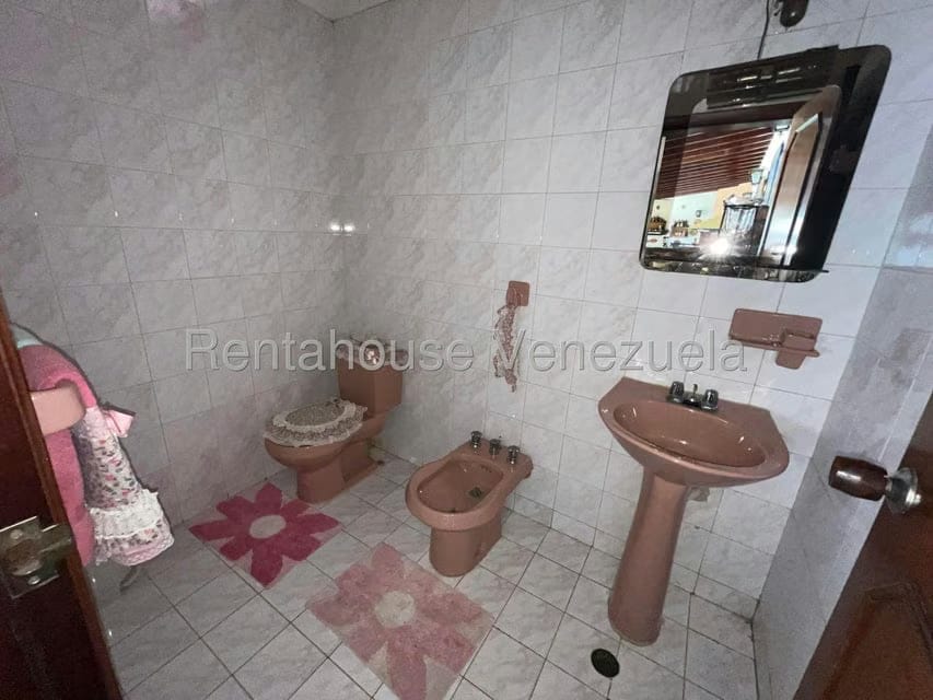 Casa (Duplex) en Venta en Valles de Camoruco, Carabobo - 36