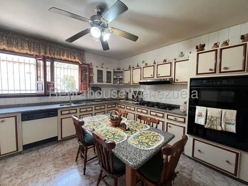 Casa (Duplex) en Venta en Valles de Camoruco, Carabobo - 5
